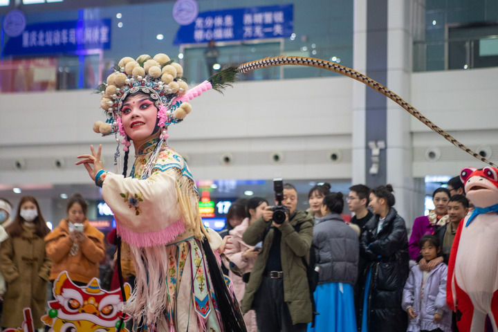 回家的路就是年——2025年春运启程观察(图7)