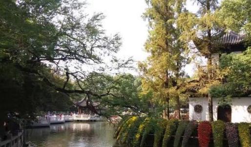 上海有个气势轩昂名花异草相映成辉的景点游客赞其气势轩昂(图3)