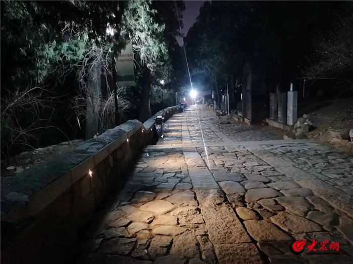 泰山亮灯了!1月24日起 KAIYUN网页 开云com泰山景区恢复夜间进山(图1)