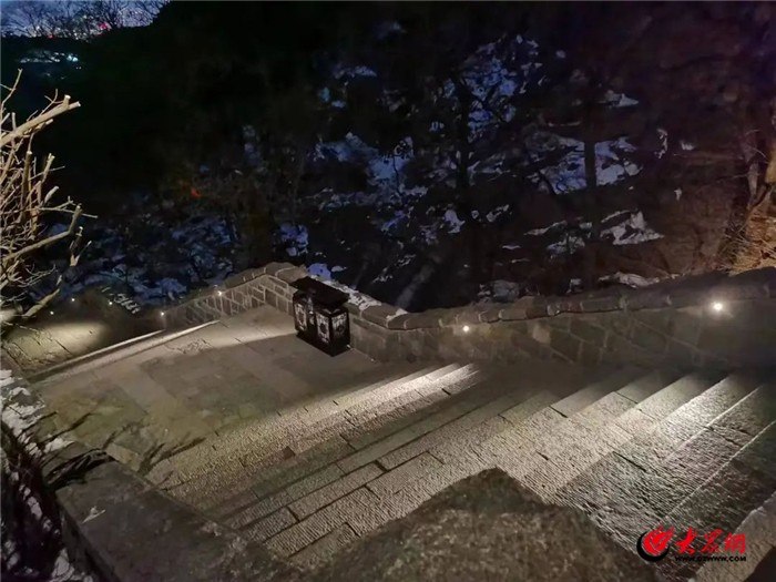 泰山亮灯了!1月24日起 KAIYUN网页 开云com泰山景区恢复夜间进山(图3)