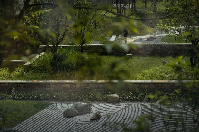 202Kaiyun网址 开云4一起打破景观设计的常规框架!(图33)