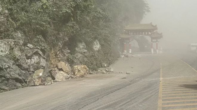 花莲震后kaiyun网站12小时:接连的余震、崩塌的景点和扩散的影响面(图4)